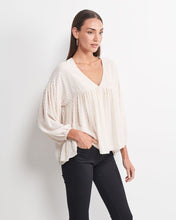 Load image into Gallery viewer, REGLIN DOBBY BLOUSE - IVORY